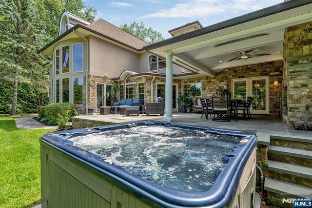 1 Aspen Court, Mahwah, NJ 07430