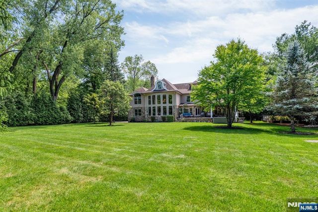 1 Aspen Court, Mahwah, NJ 07430