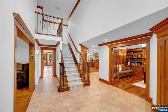 1 Aspen Court, Mahwah, NJ 07430