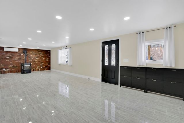 288 Buck Pond Rd, Westfield, MA 01085