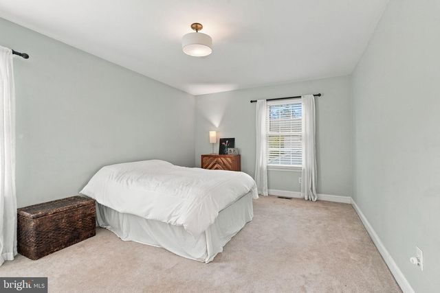 126 HAMPTON DR, Langhorne, PA 19047