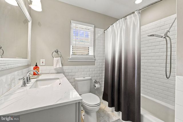 126 HAMPTON DR, Langhorne, PA 19047