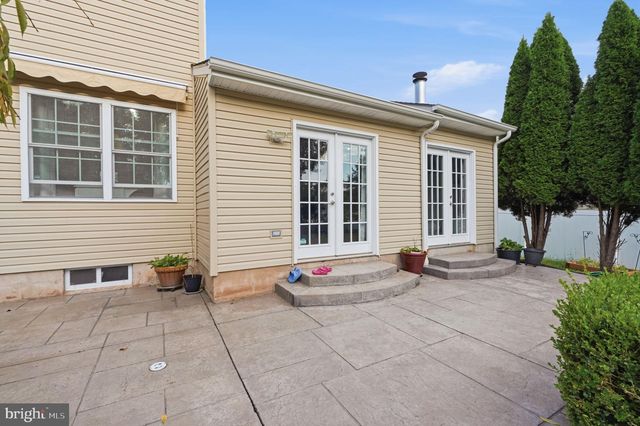 126 HAMPTON DR, Langhorne, PA 19047