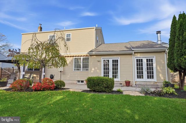 126 HAMPTON DR, Langhorne, PA 19047