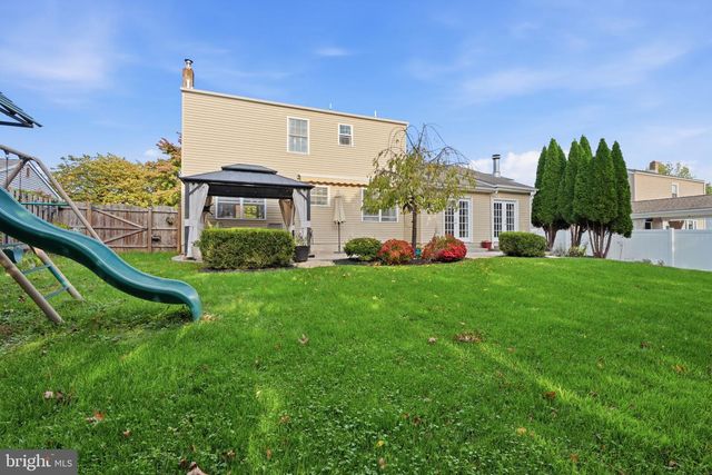 126 HAMPTON DR, Langhorne, PA 19047