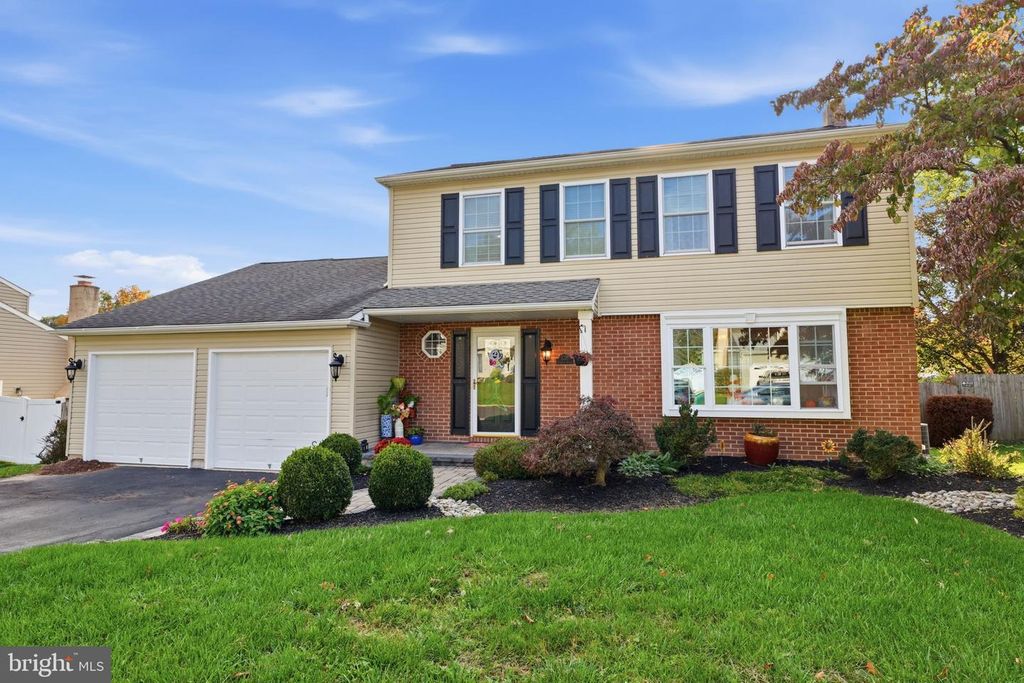 126 HAMPTON DR, LANGHORNE, PA 19047 — photo 2