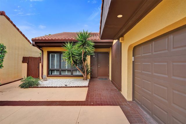 1017 NE 202nd Lane, Miami, FL 33179