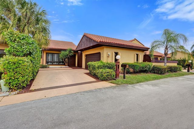 1017 NE 202nd Lane, Miami, FL 33179