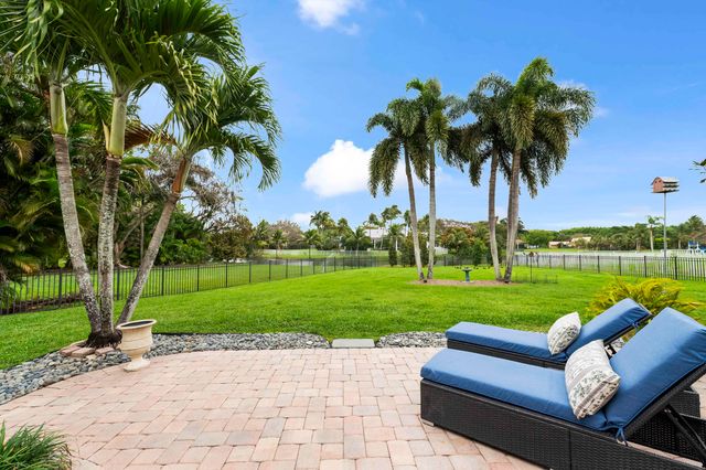 10305 Avenida Del Rio, Delray Beach, FL 33446