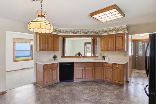 605 E Laverne DRIVE, Oak Creek, WI 53154