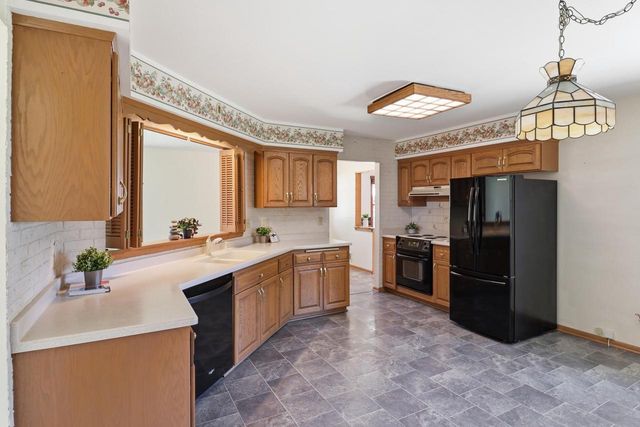 605 E Laverne DRIVE, Oak Creek, WI 53154