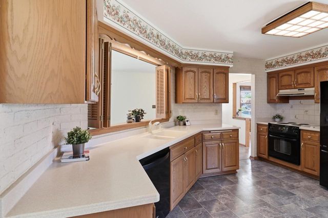 605 E Laverne DRIVE, Oak Creek, WI 53154