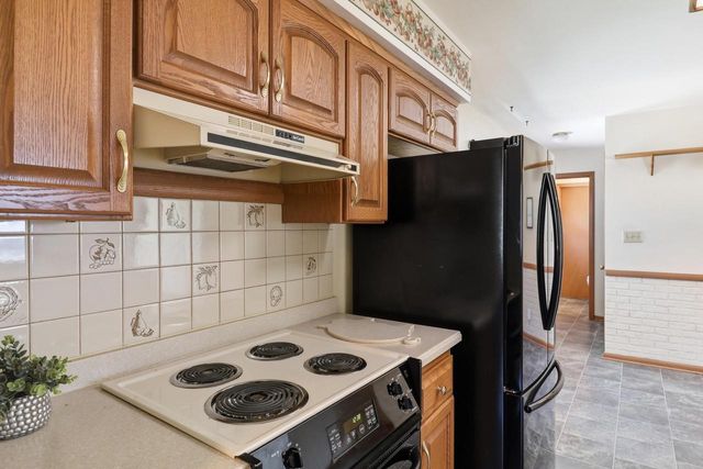 605 E Laverne DRIVE, Oak Creek, WI 53154