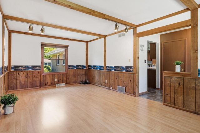 605 E Laverne DRIVE, Oak Creek, WI 53154