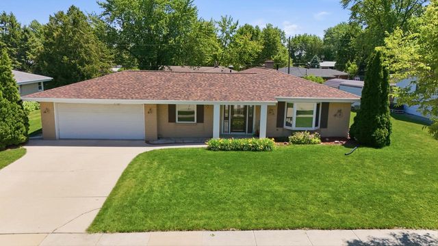 605 E Laverne DRIVE, Oak Creek, WI 53154