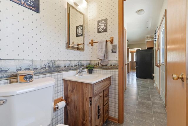 605 E Laverne DRIVE, Oak Creek, WI 53154