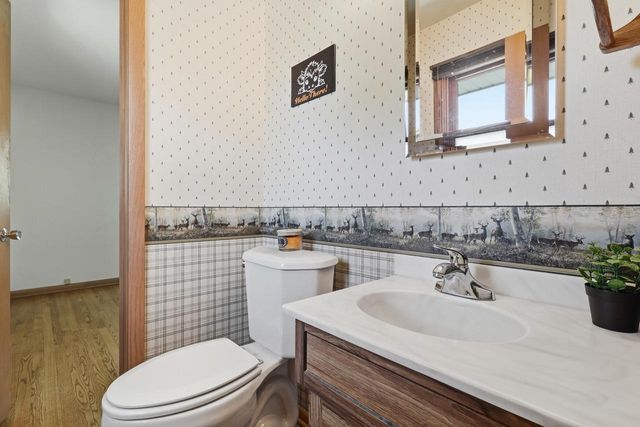 605 E Laverne DRIVE, Oak Creek, WI 53154