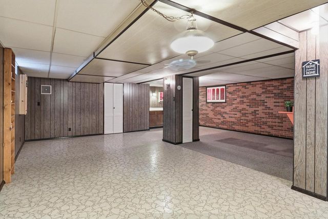 605 E Laverne DRIVE, Oak Creek, WI 53154