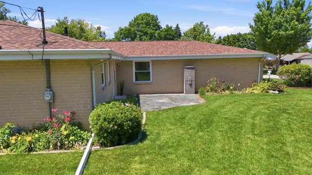605 E Laverne DRIVE, Oak Creek, WI 53154