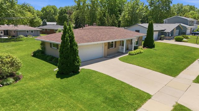 605 E Laverne DRIVE, Oak Creek, WI 53154