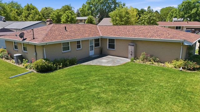 605 E Laverne DRIVE, Oak Creek, WI 53154
