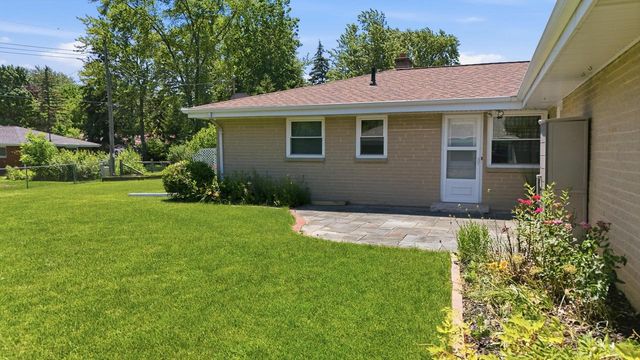 605 E Laverne DRIVE, Oak Creek, WI 53154
