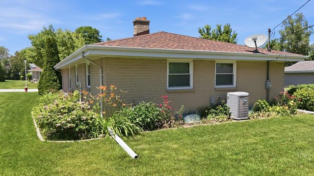 605 E Laverne DRIVE, Oak Creek, WI 53154