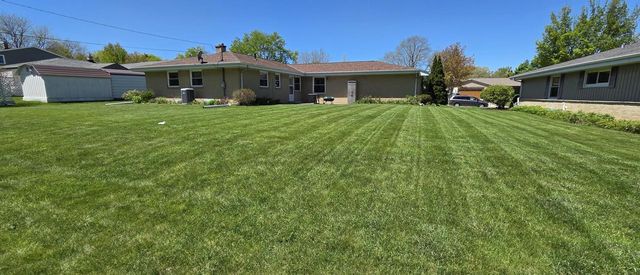 605 E Laverne DRIVE, Oak Creek, WI 53154