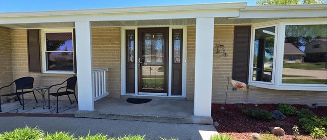 605 E Laverne DRIVE, Oak Creek, WI 53154