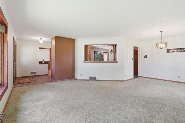 605 E Laverne DRIVE, Oak Creek, WI 53154
