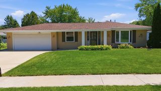 605 E Laverne DRIVE, Oak Creek, WI 53154