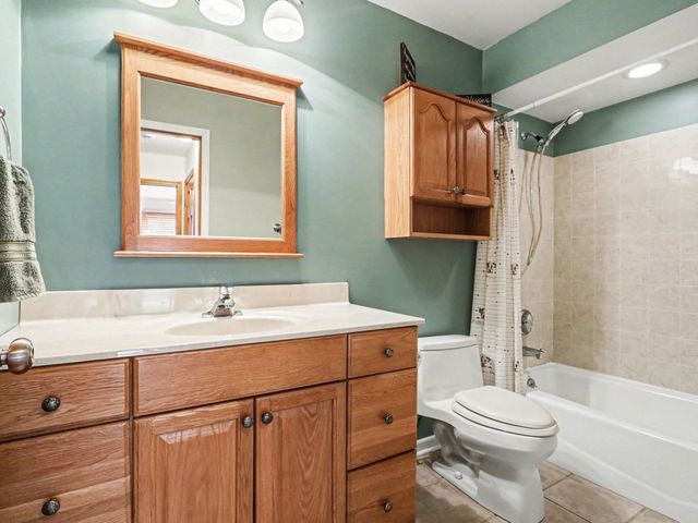 10S287 Alma Lane, Naperville, IL 60564