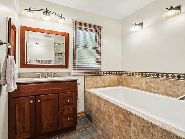 10S287 Alma Lane, Naperville, IL 60564