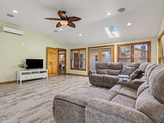 10S287 Alma Lane, Naperville, IL 60564