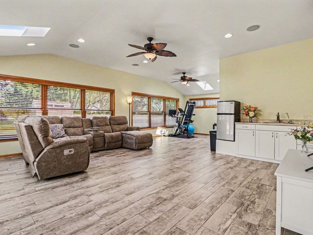 10S287 Alma Lane, Naperville, IL 60564