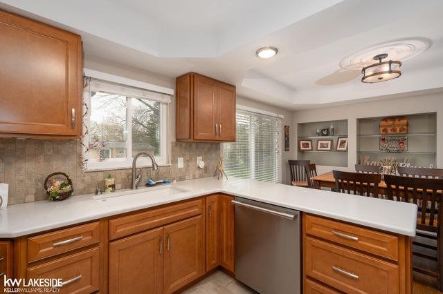 2932 Silverstone Lane, Waterford Twp, MI 48329