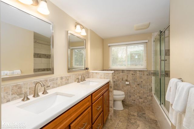 2932 Silverstone Lane, Waterford Twp, MI 48329