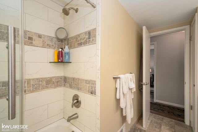 2932 Silverstone Lane, Waterford Twp, MI 48329
