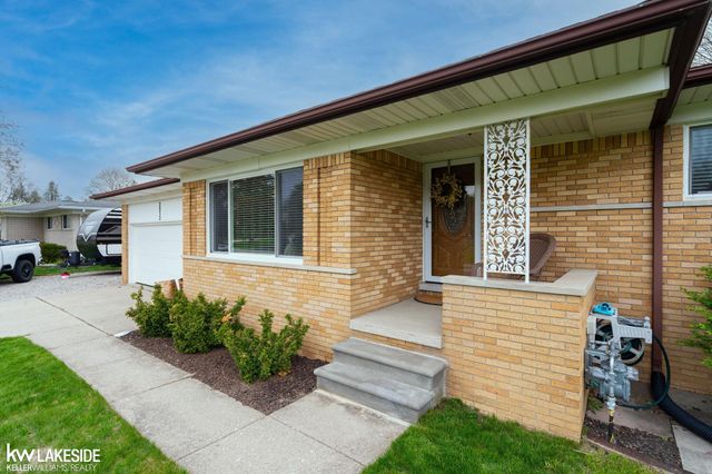 2932 Silverstone Lane, Waterford Twp, MI 48329