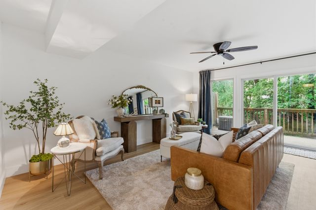 2116 Hobbs Rd L7, Nashville, TN 37215