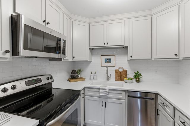 2116 Hobbs Rd L7, Nashville, TN 37215