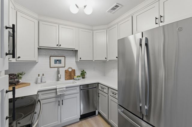 2116 Hobbs Rd L7, Nashville, TN 37215