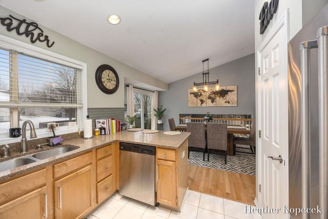 3695 S Falling Leaf Drive SE, Grand Rapids, MI 49512