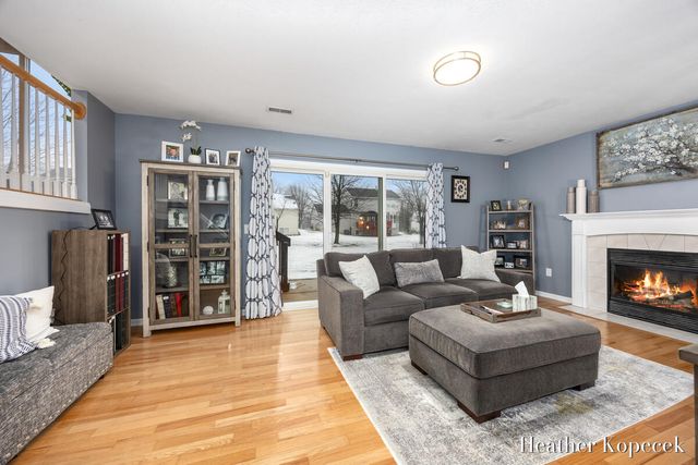 3695 S Falling Leaf Drive SE, Grand Rapids, MI 49512