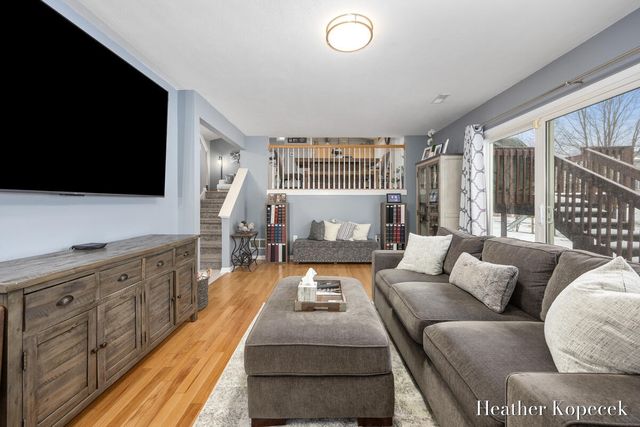 3695 S Falling Leaf Drive SE, Grand Rapids, MI 49512