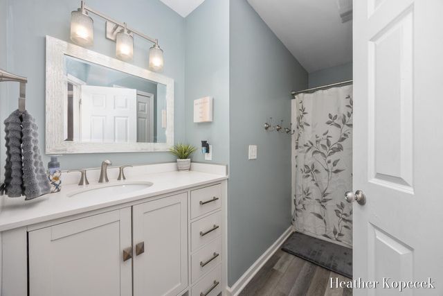 3695 S Falling Leaf Drive SE, Grand Rapids, MI 49512