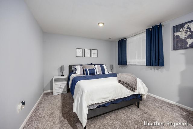 3695 S Falling Leaf Drive SE, Grand Rapids, MI 49512