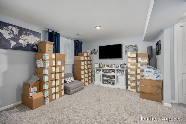 3695 S Falling Leaf Drive SE, Grand Rapids, MI 49512