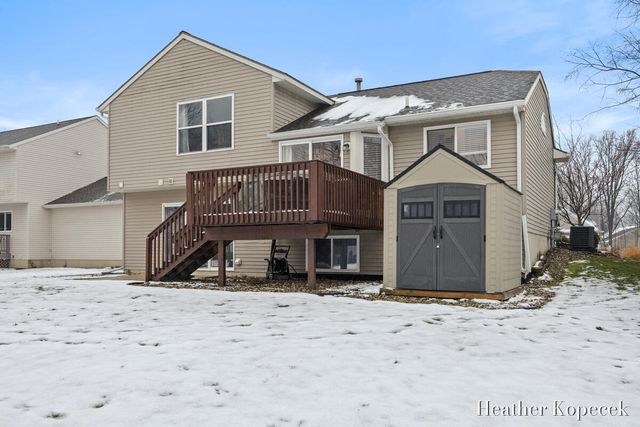 3695 S Falling Leaf Drive SE, Grand Rapids, MI 49512