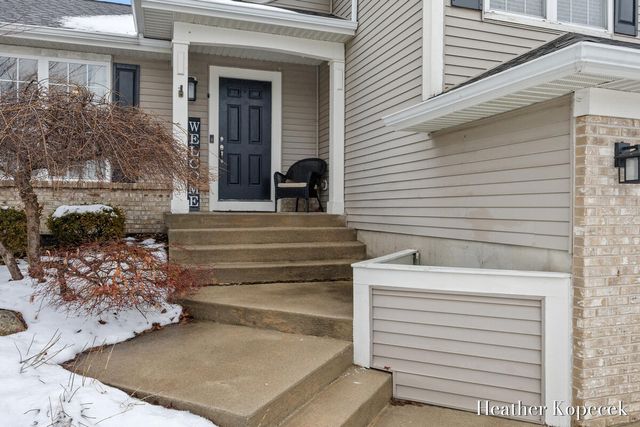 3695 S Falling Leaf Drive SE, Grand Rapids, MI 49512